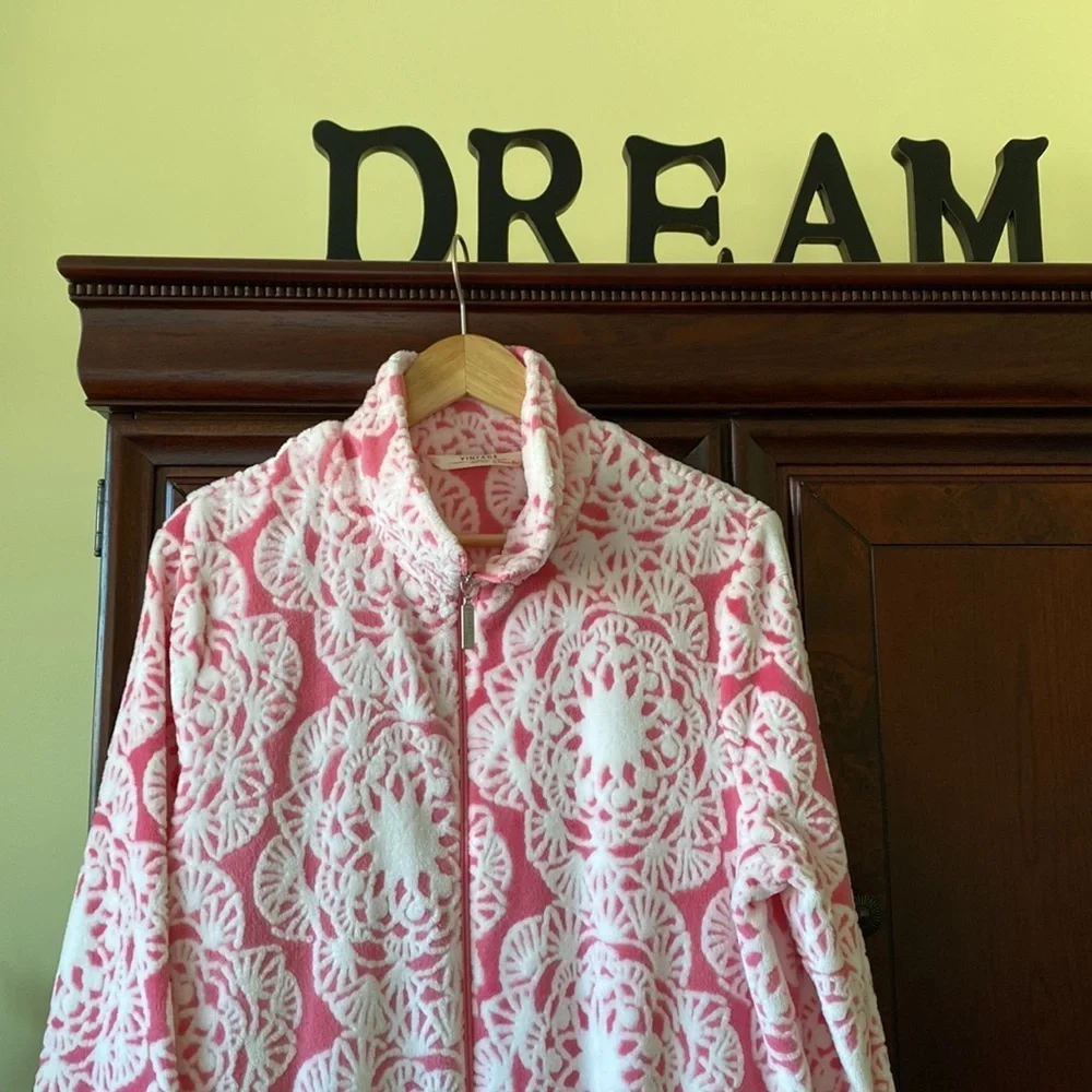 NEW Bathrobe - XL.  Gorgeous and ultra comfy !​​ - Picture 2 of 6